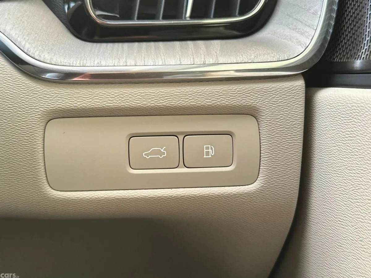 Volvo XC60 SUV, Petrol Plug-in Hybrid, 2023, Blue