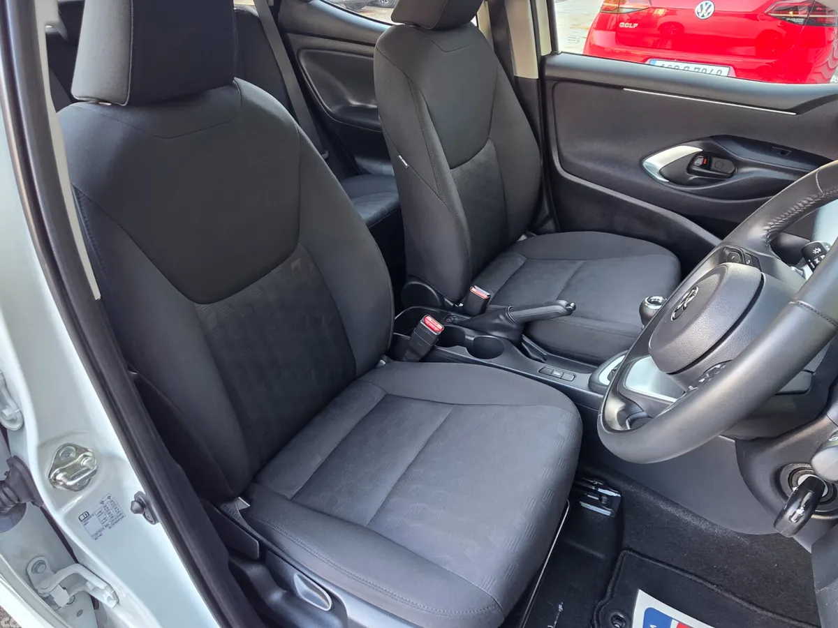 Toyota Yaris Hatchback, Petrol, 2024, White