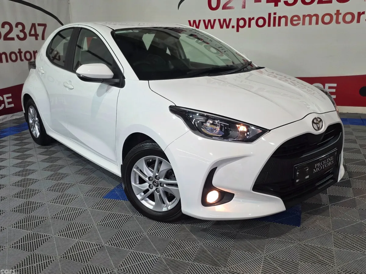 Toyota Yaris Hatchback, Petrol, 2024, White