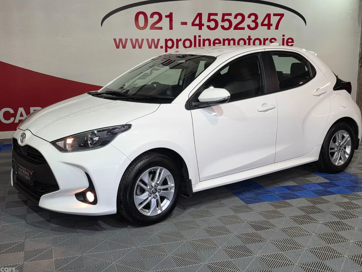 Toyota Yaris Hatchback, Petrol, 2024, White
