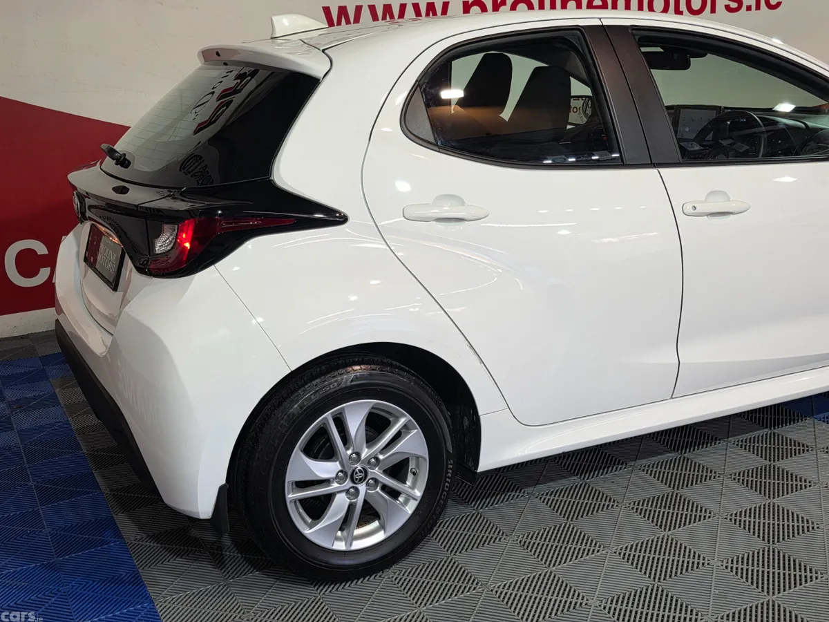 Toyota Yaris Hatchback, Petrol, 2024, White