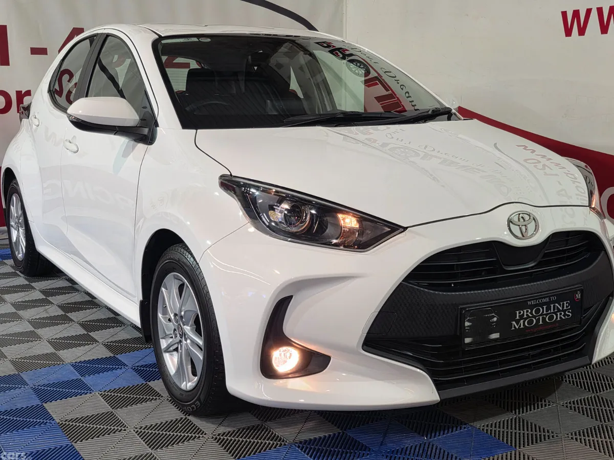 Toyota Yaris Hatchback, Petrol, 2024, White