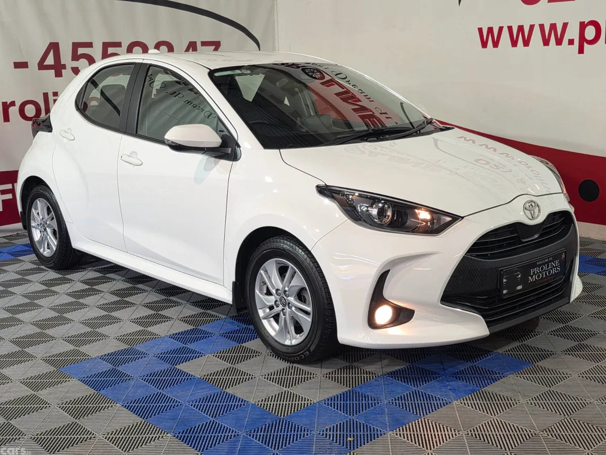 Toyota Yaris Hatchback, Petrol, 2024, White