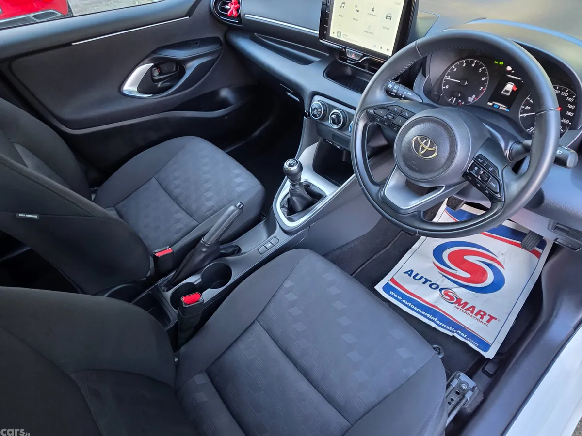 Toyota Yaris Hatchback, Petrol, 2024, White