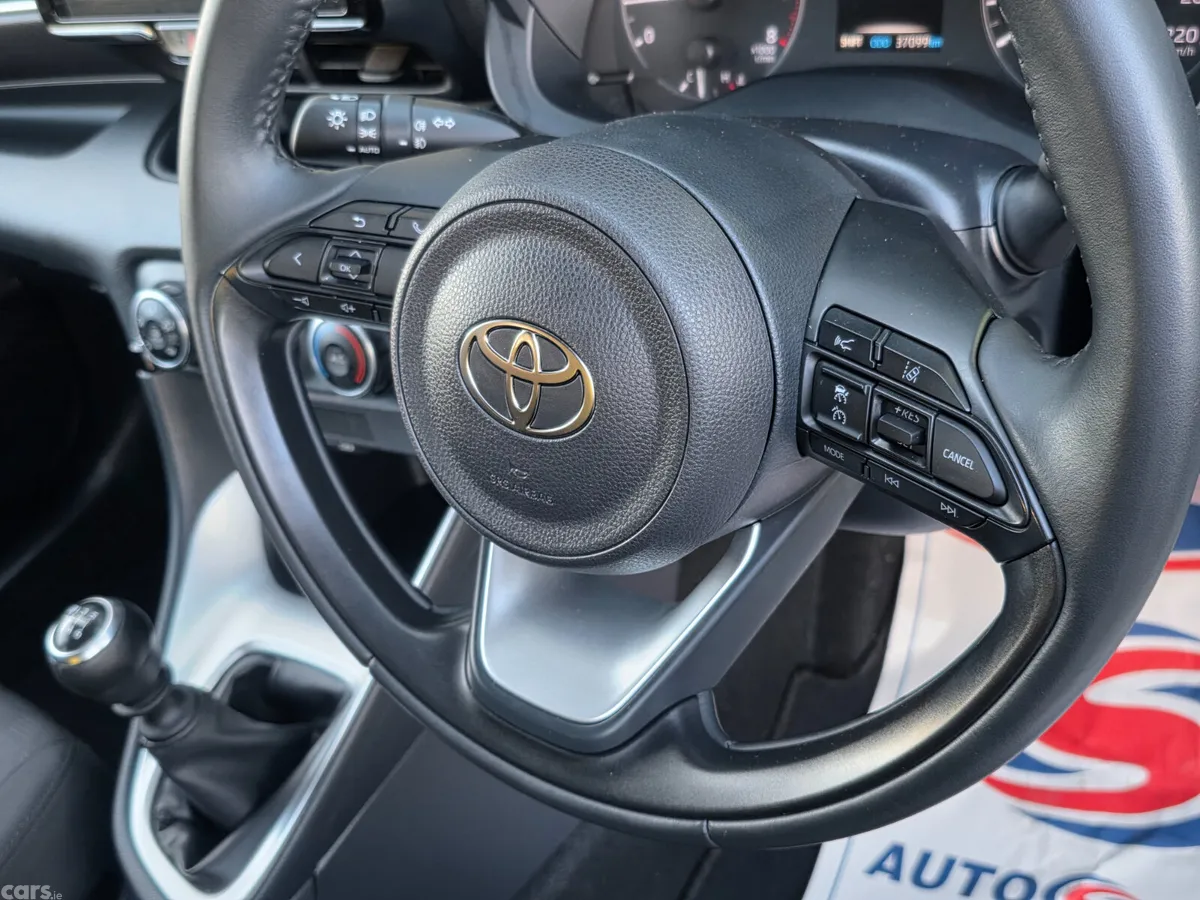 Toyota Yaris Hatchback, Petrol, 2024, White