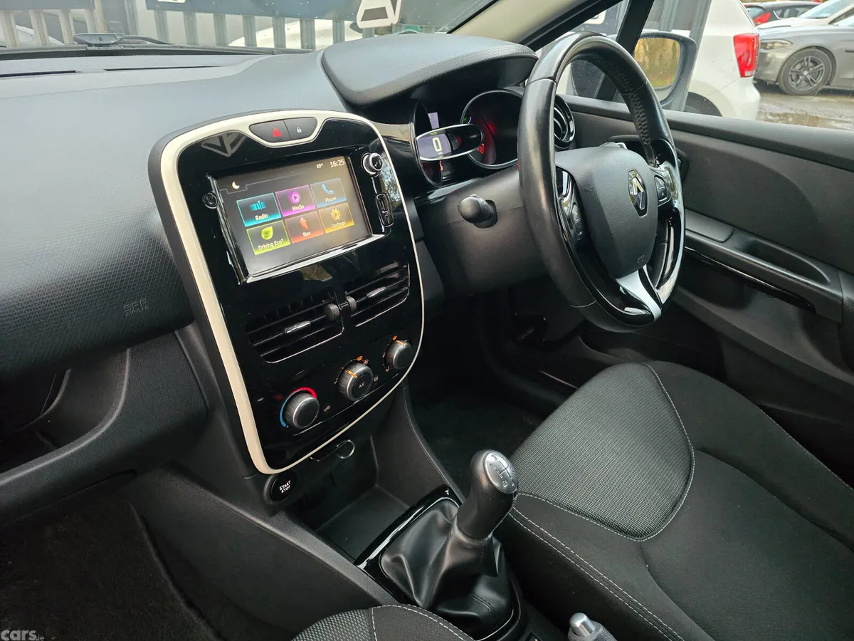 Renault Clio Hatchback, Petrol, 2016, White