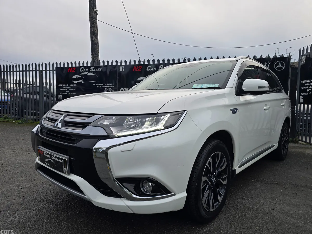 Mitsubishi Outlander SUV, Petrol Plug-in Hybrid, 2017, White