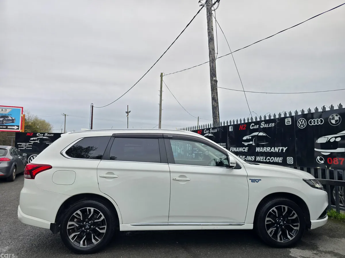 Mitsubishi Outlander SUV, Petrol Plug-in Hybrid, 2017, White