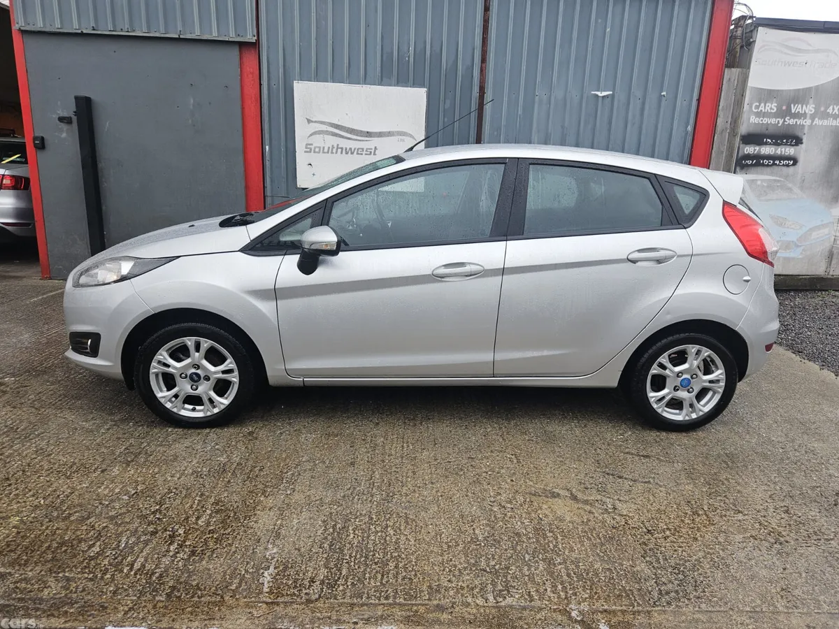 Ford Fiesta Hatchback, Petrol, 2013, Silver
