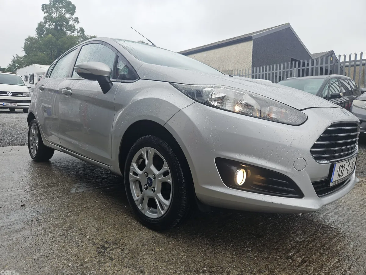 Ford Fiesta Hatchback, Petrol, 2013, Silver