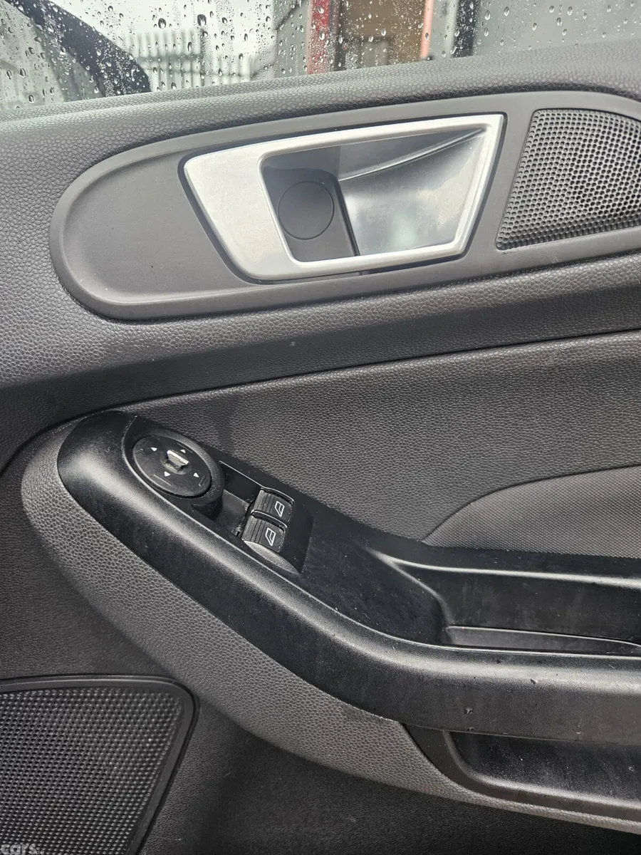 Ford Fiesta Hatchback, Petrol, 2013, Silver