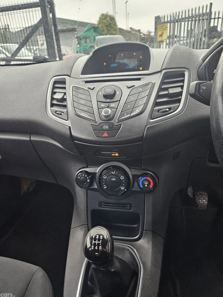Ford Fiesta Hatchback, Petrol, 2013, Silver