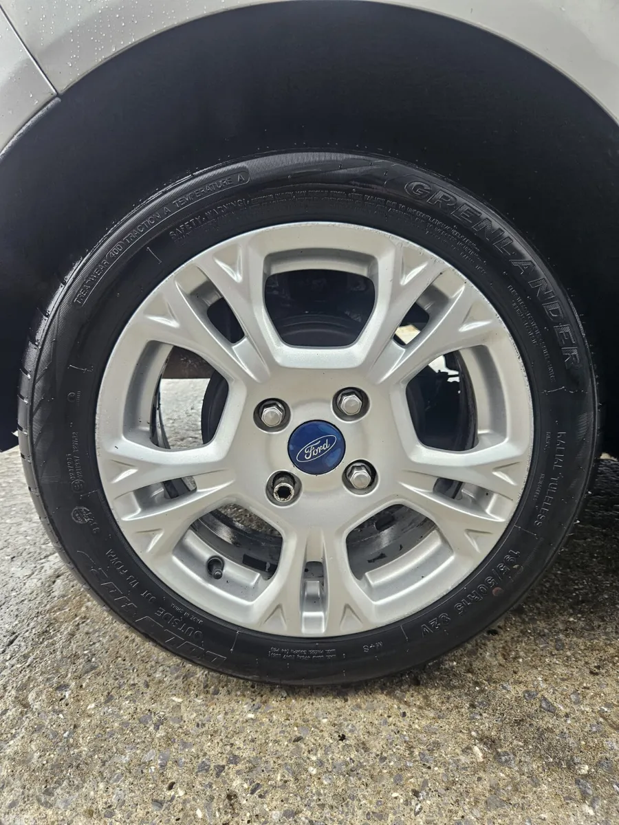 Ford Fiesta Hatchback, Petrol, 2013, Silver