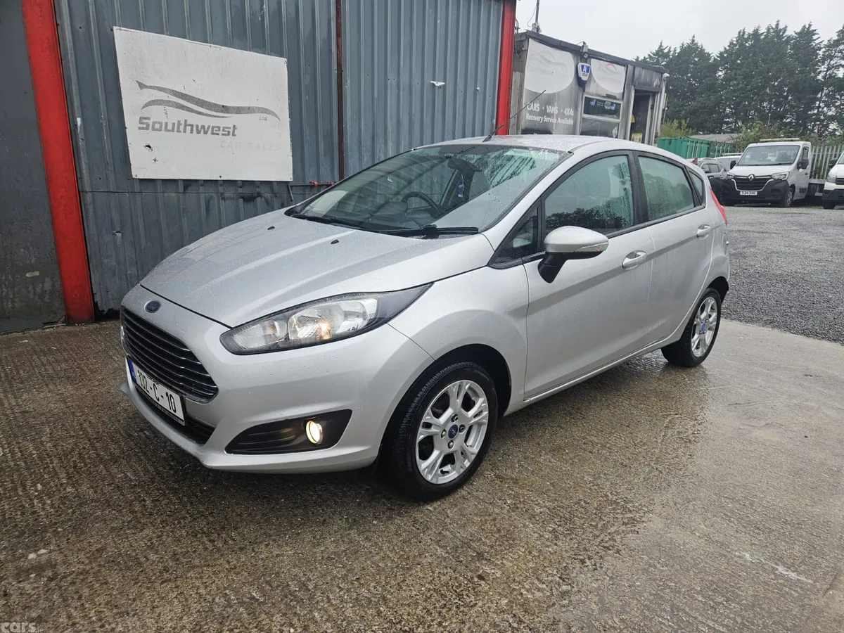 Ford Fiesta Hatchback, Petrol, 2013, Silver