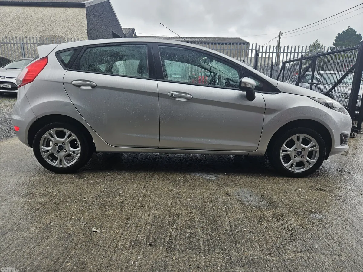 Ford Fiesta Hatchback, Petrol, 2013, Silver