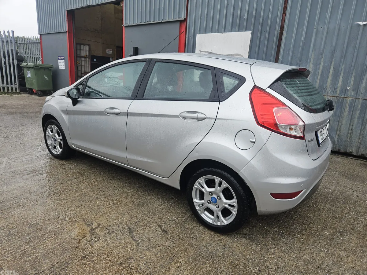 Ford Fiesta Hatchback, Petrol, 2013, Silver