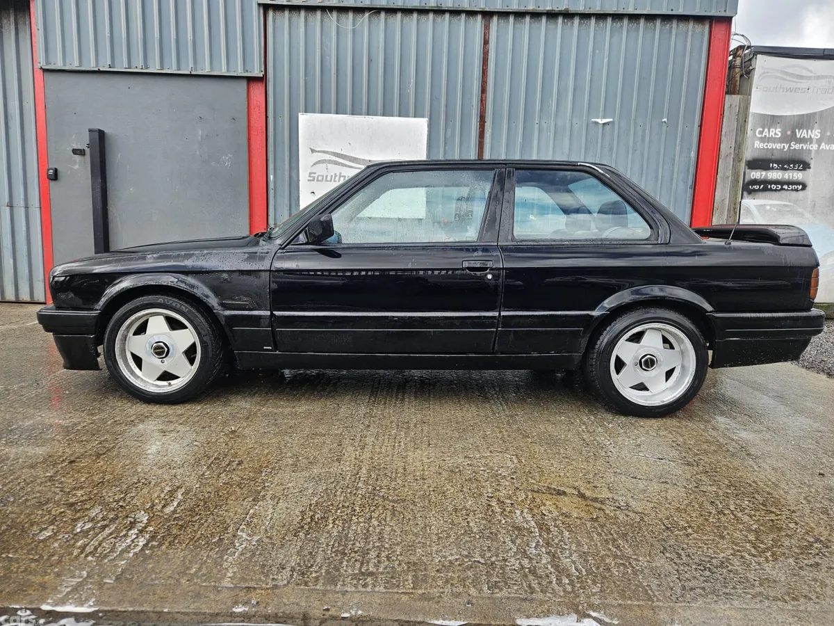 BMW 3-Series Saloon, Petrol, 1988, Black