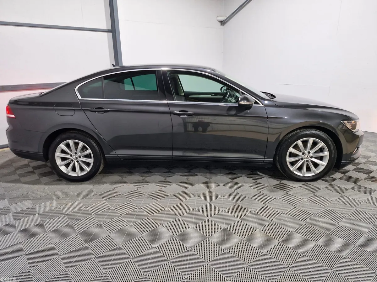 Volkswagen Passat Saloon, Diesel, 2019, Grey