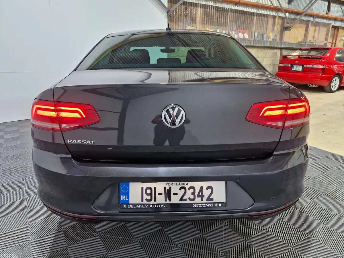 Volkswagen Passat Saloon, Diesel, 2019, Grey