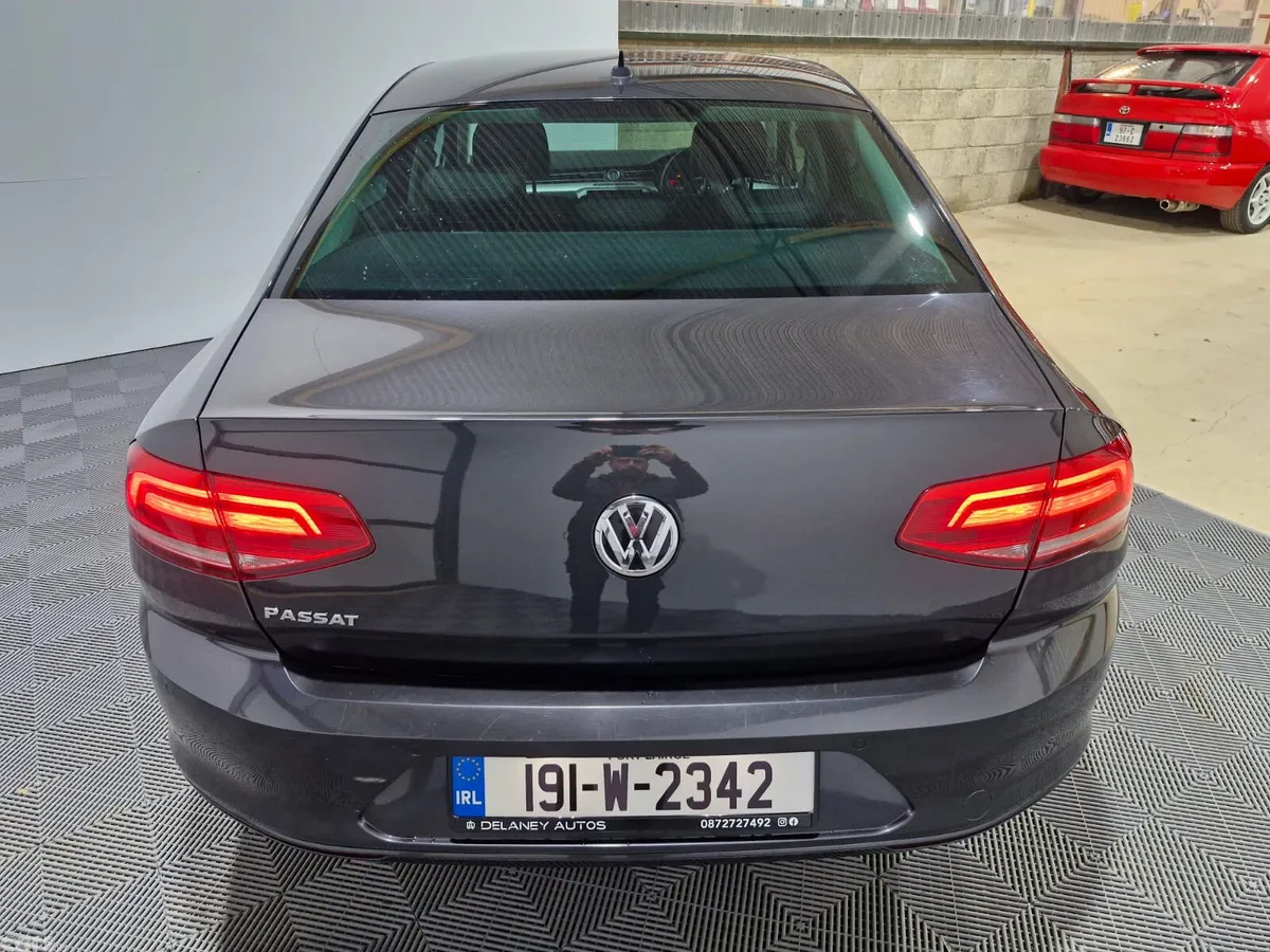 Volkswagen Passat Saloon, Diesel, 2019, Grey