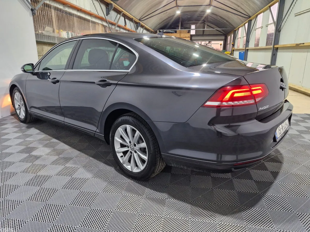 Volkswagen Passat Saloon, Diesel, 2019, Grey