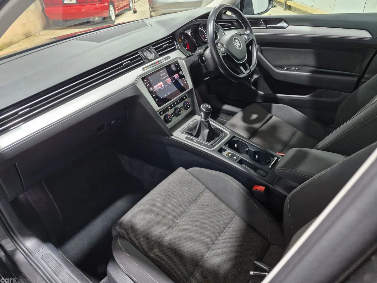Volkswagen Passat Saloon, Diesel, 2019, Grey