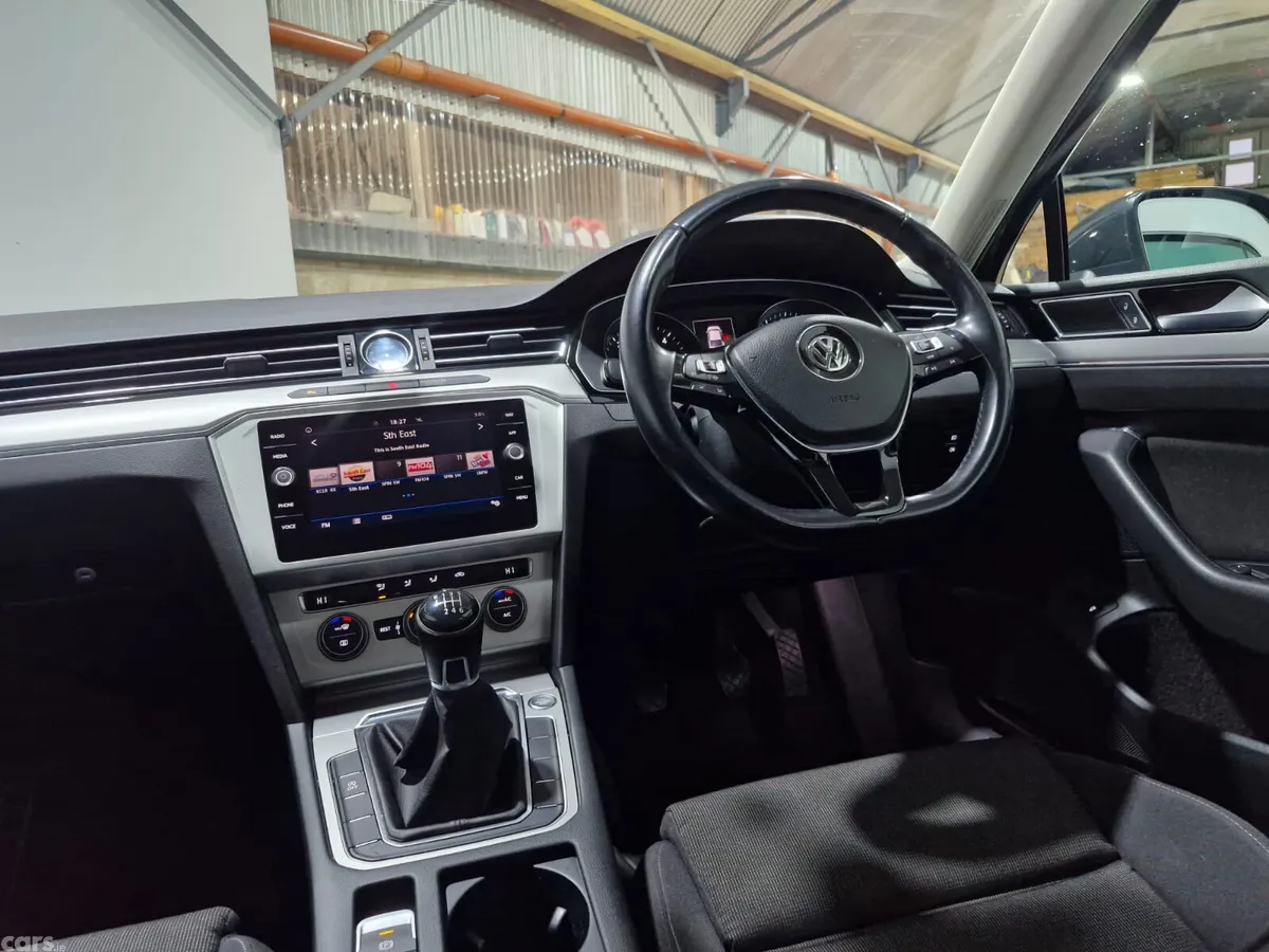 Volkswagen Passat Saloon, Diesel, 2019, Grey