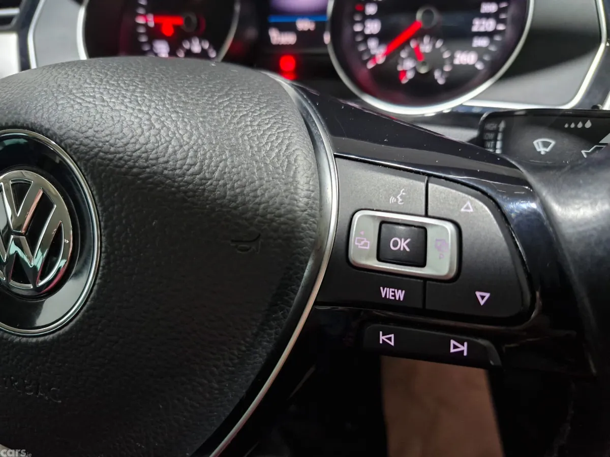 Volkswagen Passat Saloon, Diesel, 2019, Grey