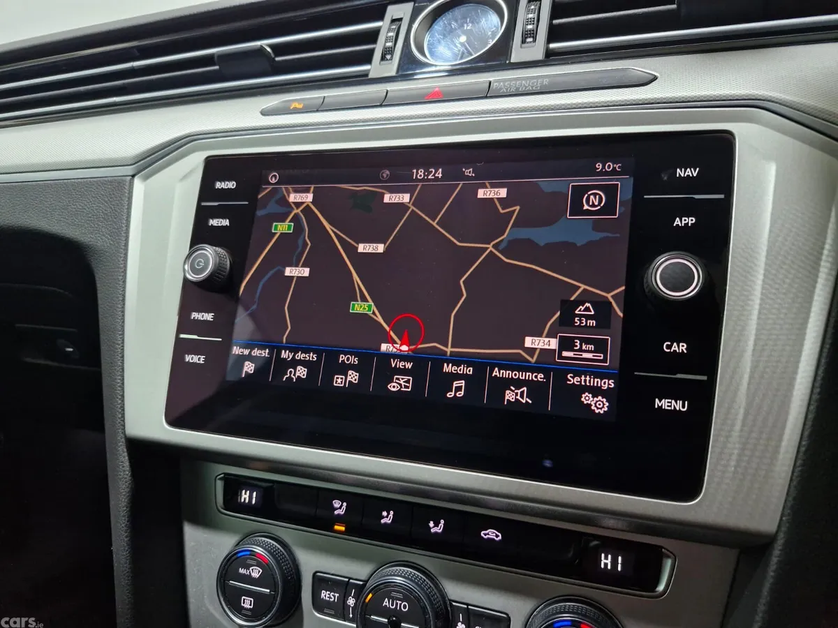 Volkswagen Passat Saloon, Diesel, 2019, Grey