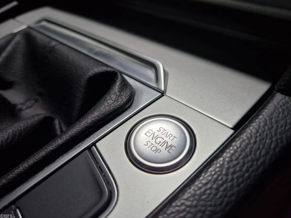 Volkswagen Passat Saloon, Diesel, 2019, Grey
