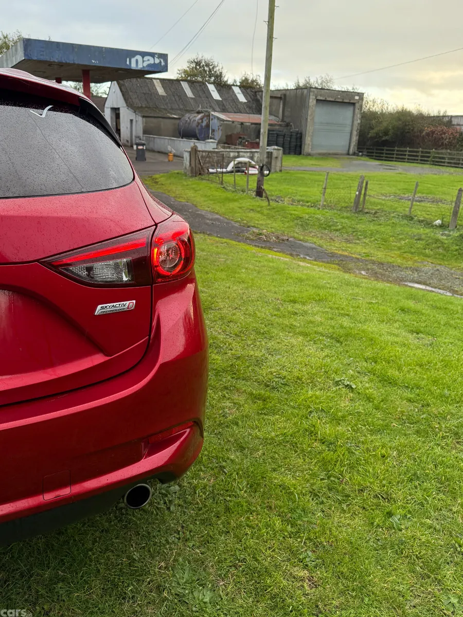 Mazda Axela Hatchback, Diesel, 2017, Red