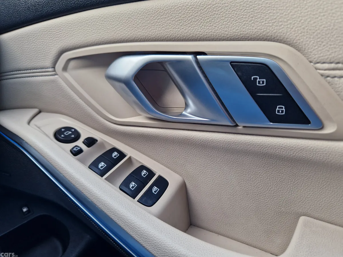 BMW 3-Series Saloon, Petrol Hybrid, 2021, White