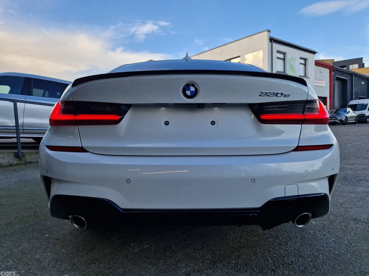 BMW 3-Series Saloon, Petrol Hybrid, 2021, White