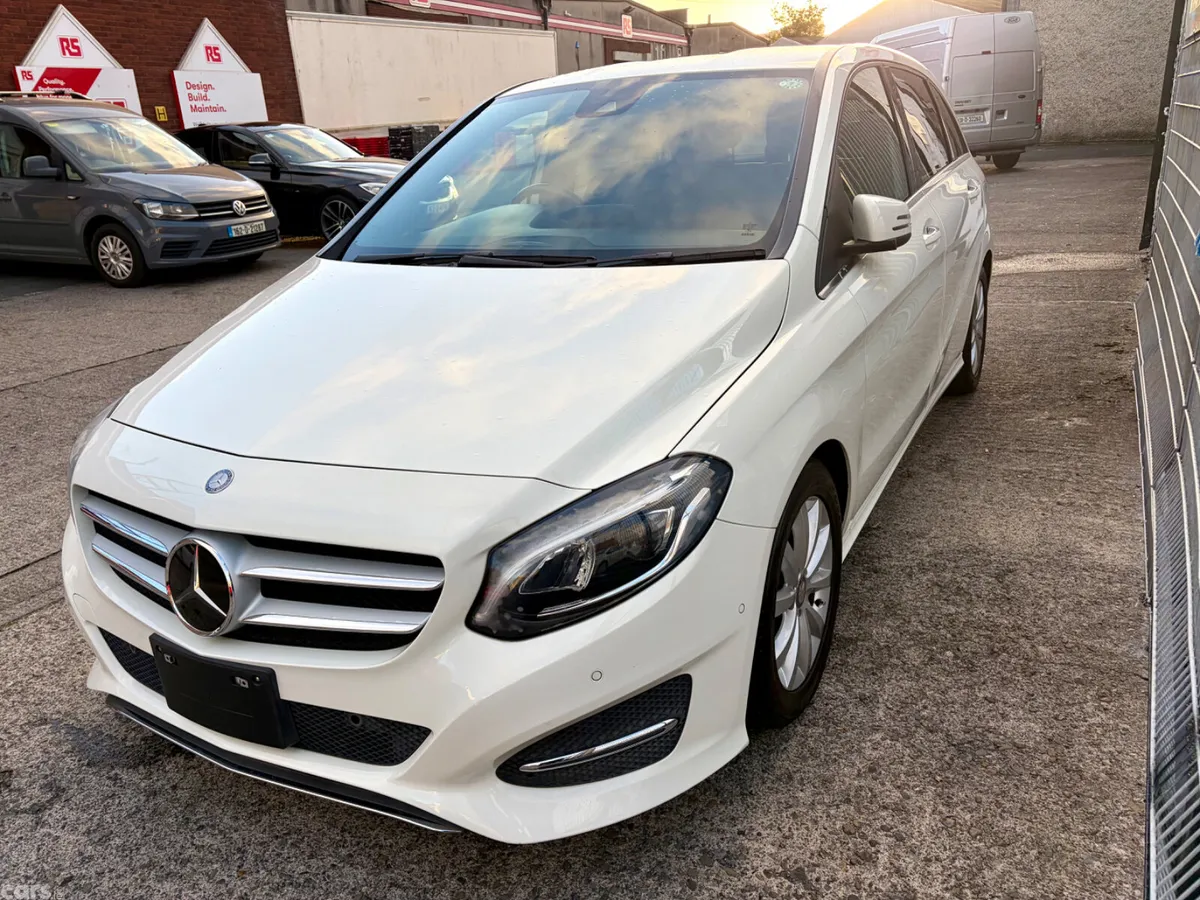 Mercedes-Benz B-Class Hatchback, Petrol, 2015, White