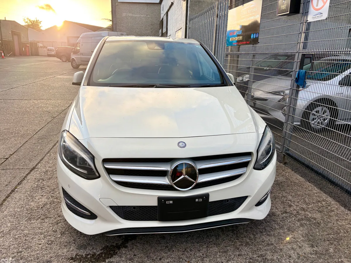 Mercedes-Benz B-Class Hatchback, Petrol, 2015, White