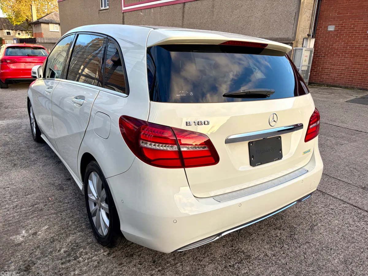 Mercedes-Benz B-Class Hatchback, Petrol, 2015, White