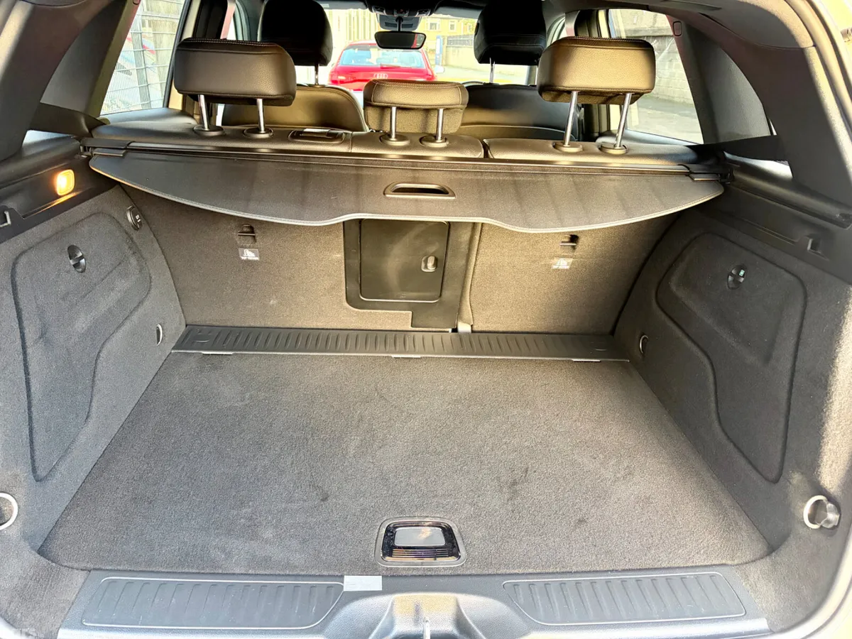 Mercedes-Benz B-Class Hatchback, Petrol, 2015, White