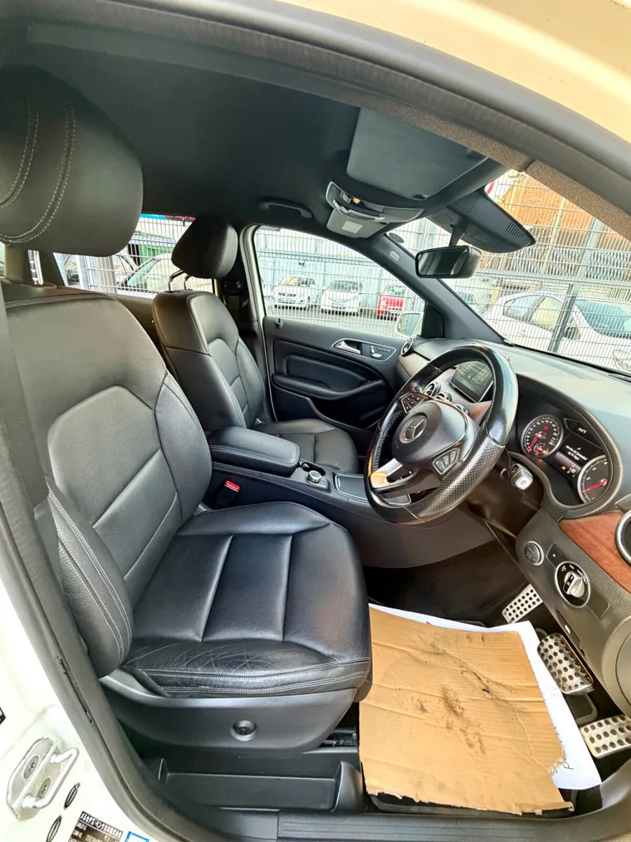 Mercedes-Benz B-Class Hatchback, Petrol, 2015, White