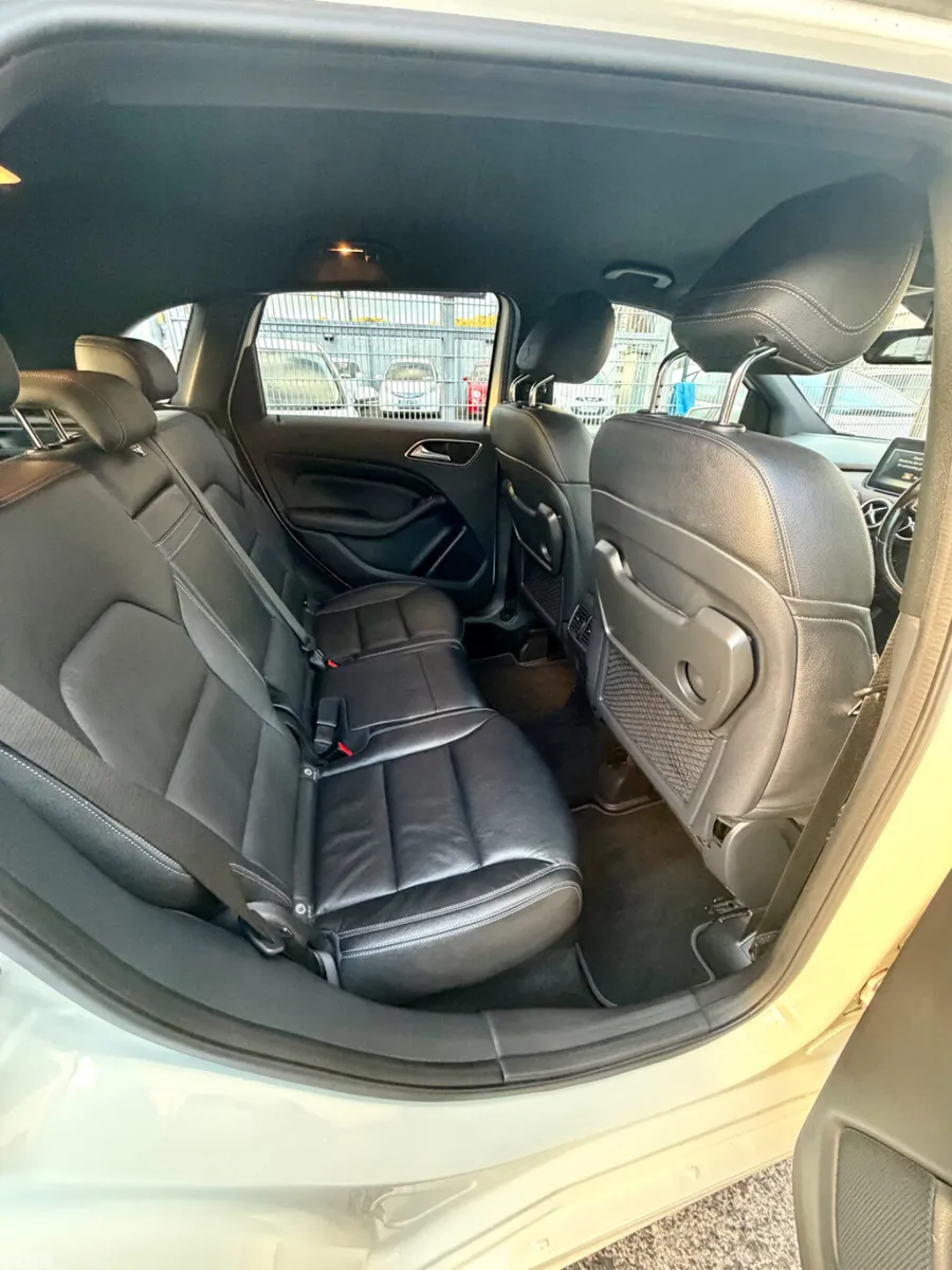 Mercedes-Benz B-Class Hatchback, Petrol, 2015, White