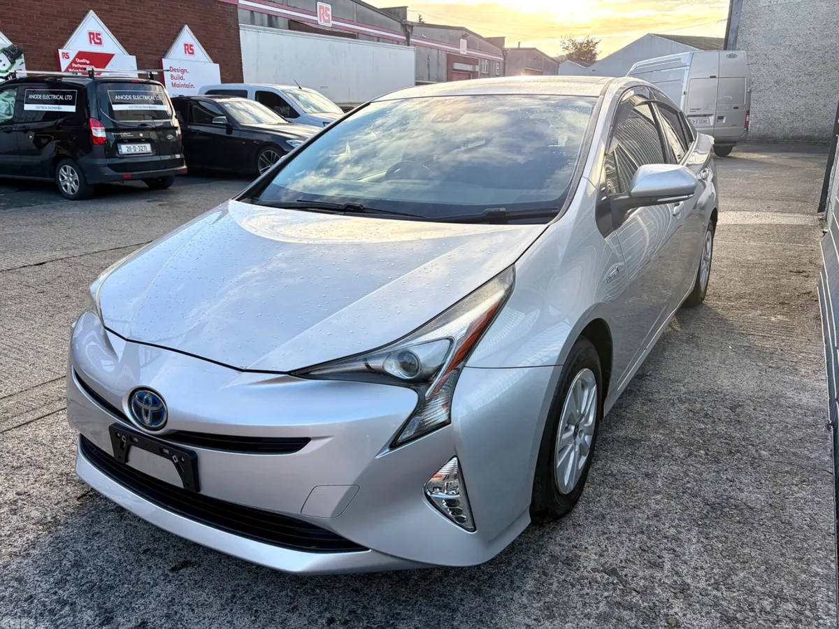 Toyota Prius Saloon, Petrol Hybrid, 2017, Silver