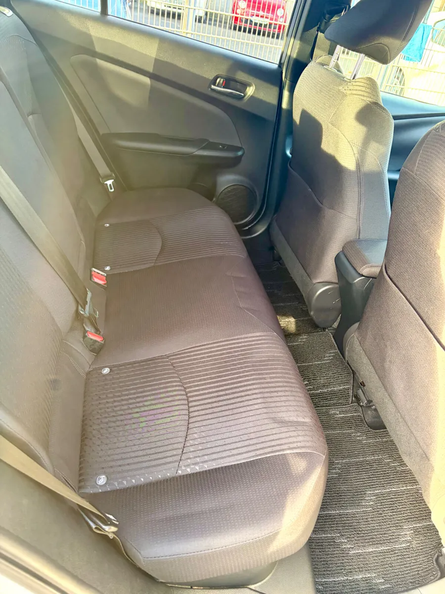 Toyota Prius Saloon, Petrol Hybrid, 2017, Silver