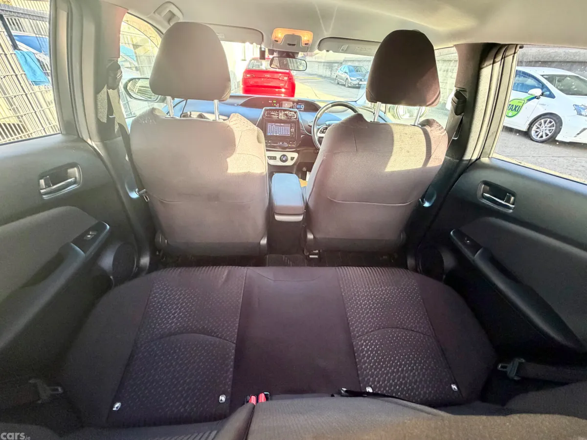 Toyota Prius Saloon, Petrol Hybrid, 2017, Silver