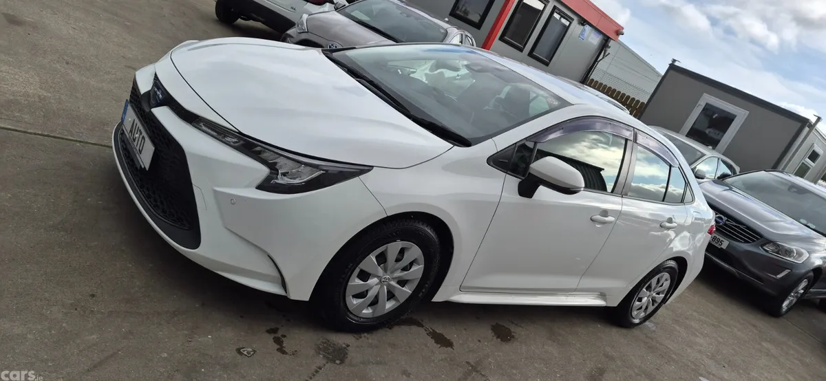 Toyota Corolla Saloon, Petrol Hybrid, 2021, White