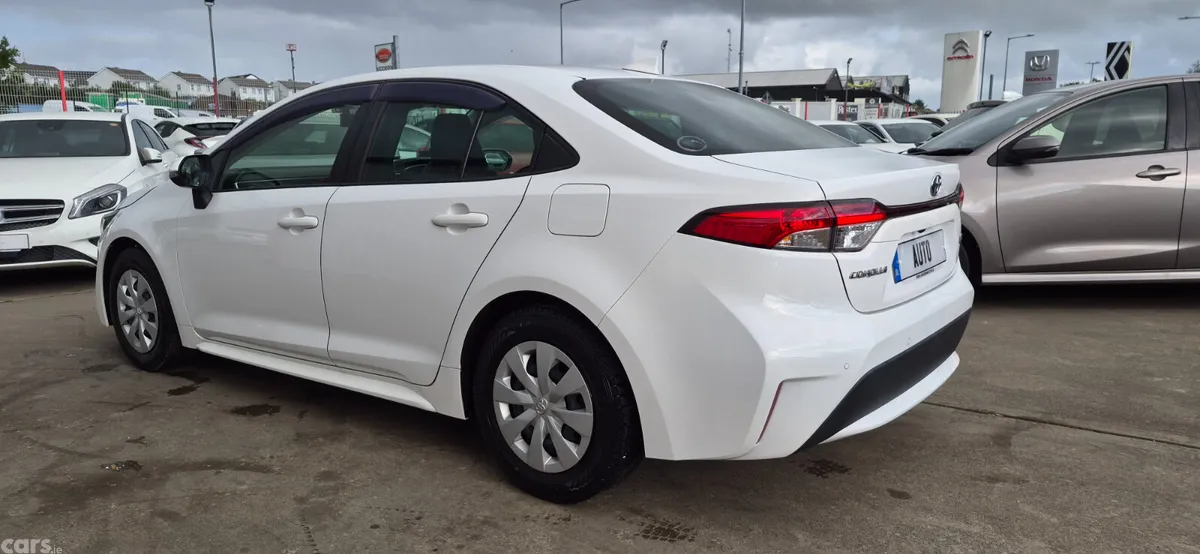 Toyota Corolla Saloon, Petrol Hybrid, 2021, White