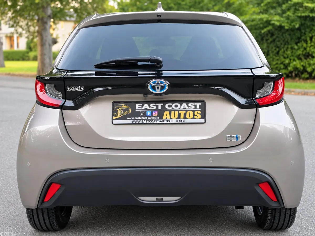 Toyota Yaris Hatchback, Petrol Hybrid, 2022, Grey