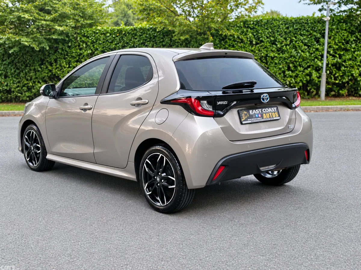 Toyota Yaris Hatchback, Petrol Hybrid, 2022, Grey