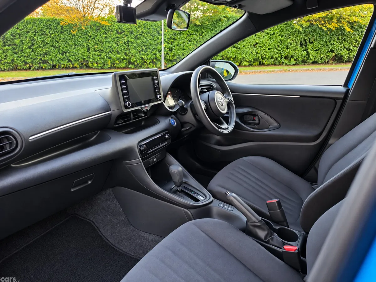 Toyota Yaris Hatchback, Petrol Hybrid, 2022, Grey