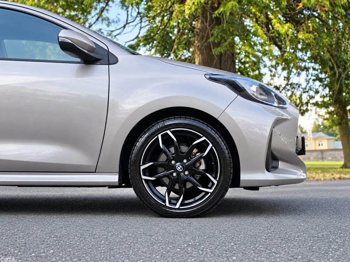 Toyota Yaris Hatchback, Petrol Hybrid, 2022, Grey