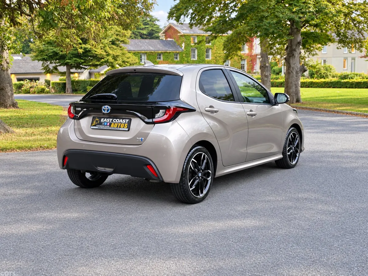 Toyota Yaris Hatchback, Petrol Hybrid, 2022, Grey
