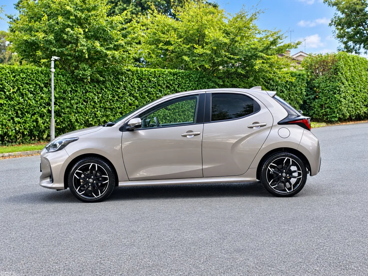 Toyota Yaris Hatchback, Petrol Hybrid, 2022, Grey